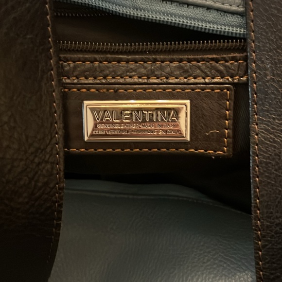 Valentina Italian leather weekend bag. - Picture 9 of 10